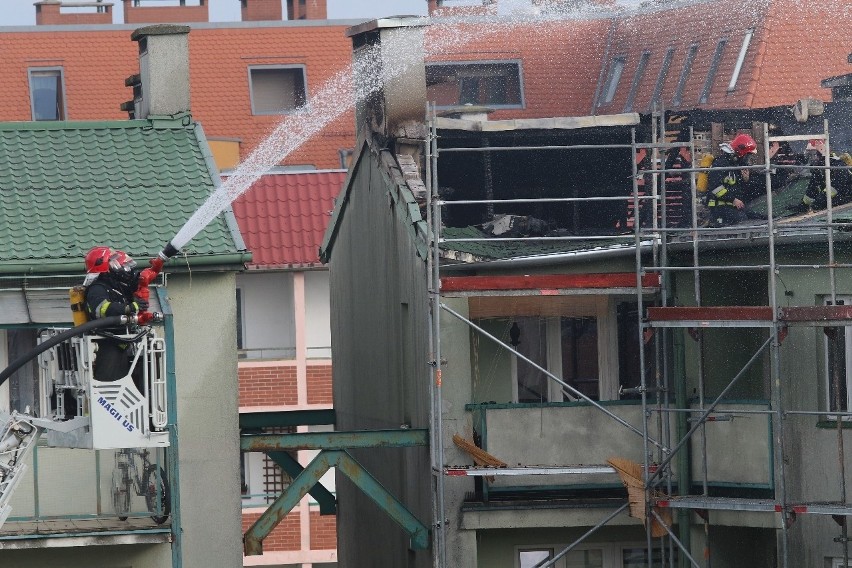 Pożar na Muchoborze Wielkim. Blok w kiepskim stanie (ZOBACZ)