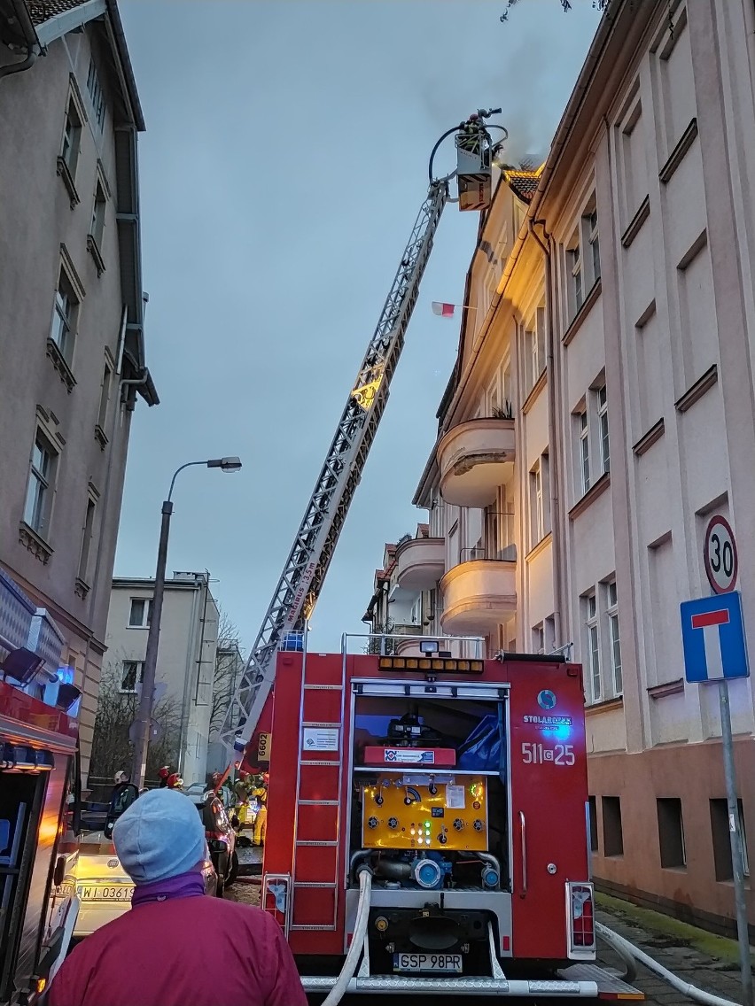 Pożar w Sopocie. Ogień wybuchł na poddaszu budynku przy alei Niepodległości. Ewakuowano 18 osób [4.12.2020, AKTUALIZACJA]