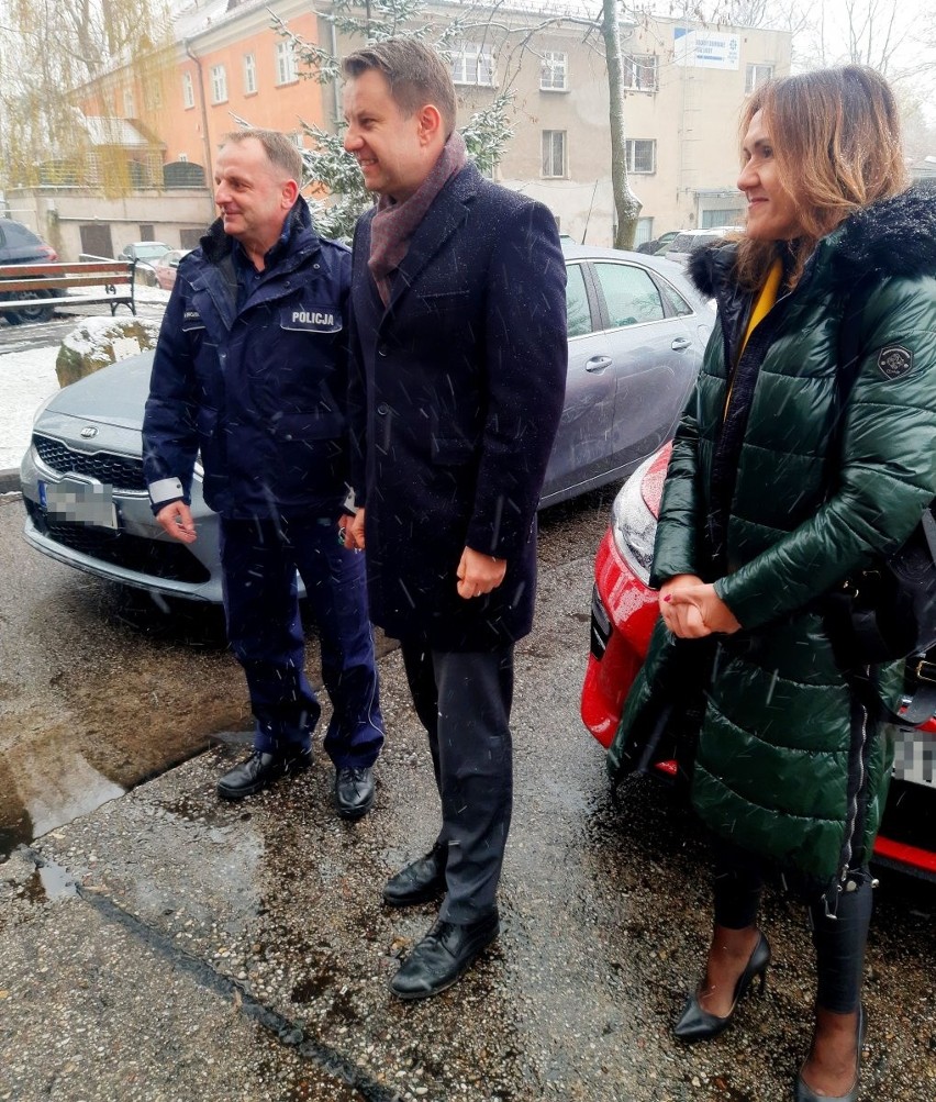 Nowe samochody dla opolskich policjantów.