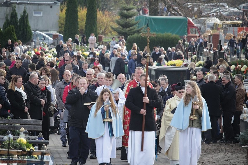 Dzień Wszystkich Świętych na cmentarzu w Szpetalu Górnym...