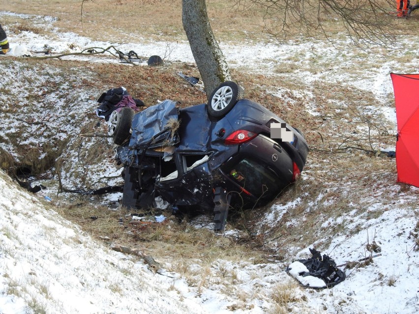 Pieszczaniki - tragiczny wypadek. Opel dachował na DK 65....