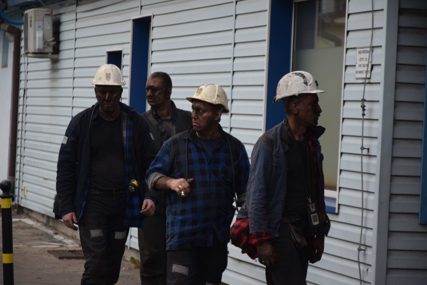 Ratownicy górniczy biorący udział w akcji w kopalni...