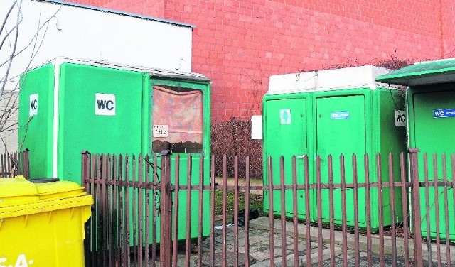 Do końca tego roku władze Tarnobrzega podpisały umowę z osobą, która oferuje możliwość  skorzystania z przenośnej toalety przy ulicy Piłsudskiego. Trwają prace nad nowymi rozwiązaniami.