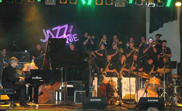 Jazzobranie 2010. Andrzej Jagodziński z oleskim Wind Bandem