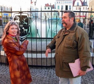 - Kto to widział, żeby okratować fontannę, nigdzie tak nie jest &#8211; mówią Katarzyna Ocipińska i Henryk Kabat.
