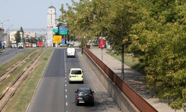 Od skrzyżowania z ul. Broniewskiego i ul. Paderewskiego do ul. Chóralnej ścieżka zostanie poprowadzona po wschodniej stronie ul. Rzgowskiej.