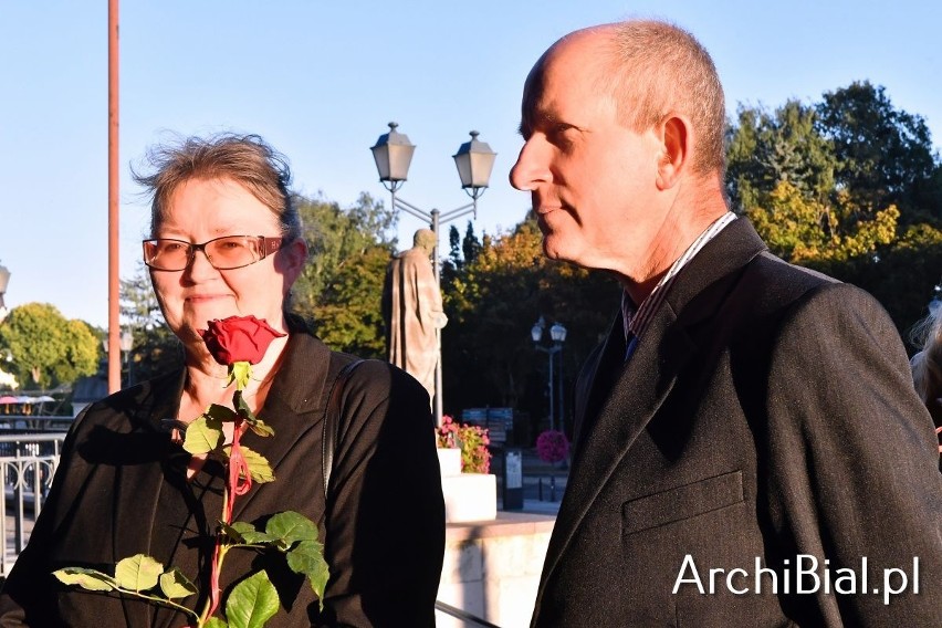 Ponad 50 par przybyło do archikatedry na świętowanie rocznic...