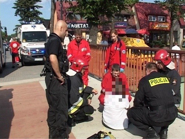 Przed skokiem kobietę uratował policjant