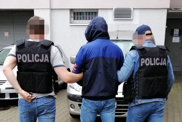 Czyżby policjanci z Poznania i z Bydgoszczy rozbili gang zajmujący się kradzieżą aut? Na razie jest dwóch zatrzymanych