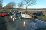 POWIAT KROŚNIEŃSKI. Czołowe zdarzenie samochodów na trasie koło Stargardu Gubińskiego. Zapalił się volkswagen. Jedna osoba ranna