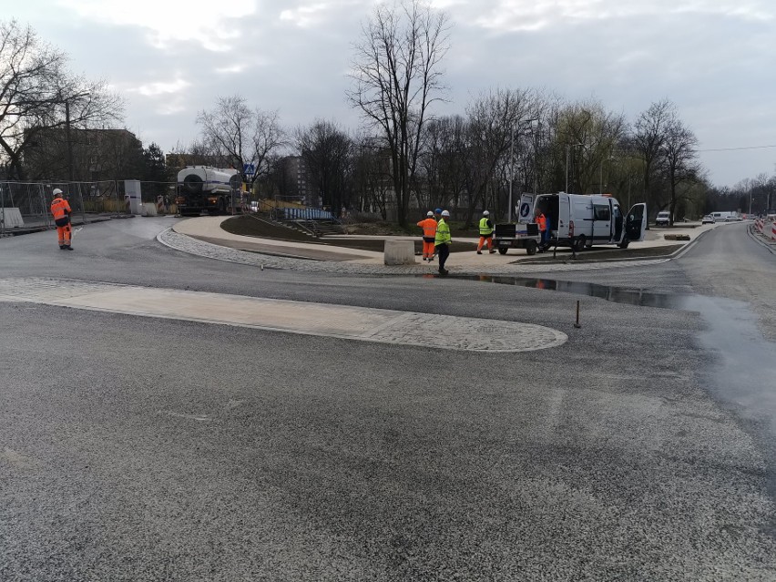 W rejonie ul. Katowickiej i Dehnelów powstaje węzeł...