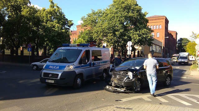 Na skrzyżowaniu Warszawskiej z Sobieskiego przyczyną kolizji jest nieustępowanie pierwszeństwa przez kierowców jadących z ul. Sobieskiego