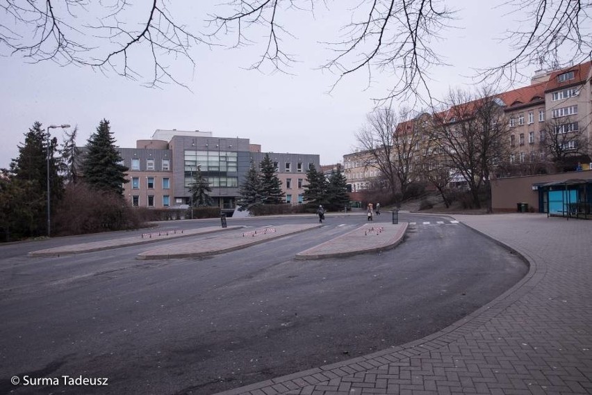 Stargard. Szykują miejsca postojowe na placu przed SCK [ZDJĘCIA]