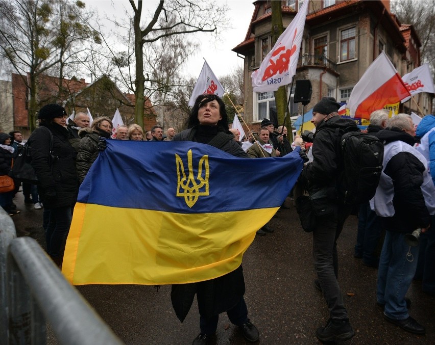 Gdańsk. Manifestacja przed konsulatem Rosji. Solidarność w obronie Ukrainy ZDJĘCIA