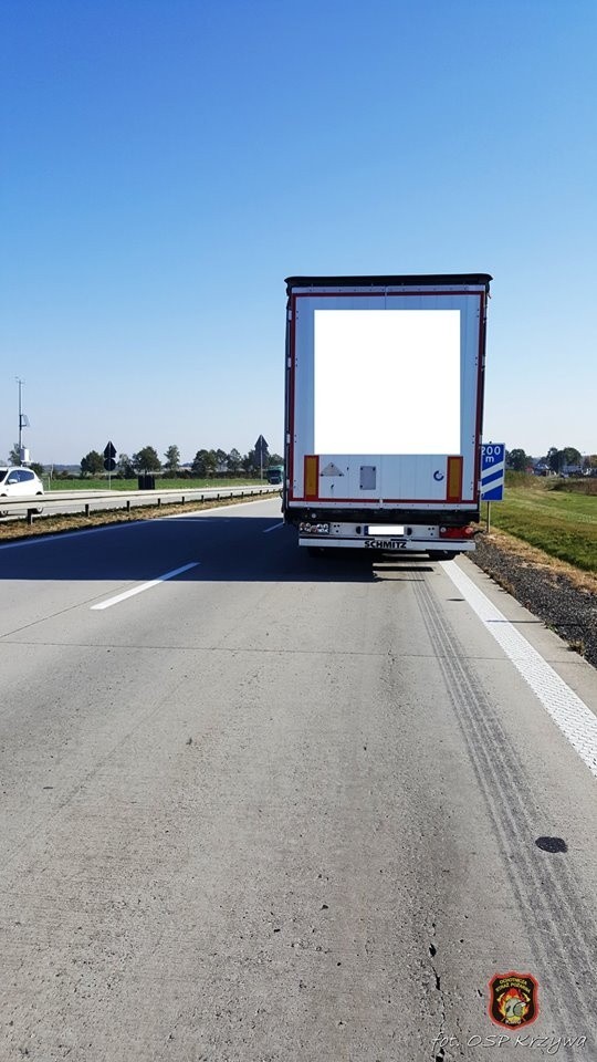 Wypadek na A4. Zderzenie 3 aut, dwie osoby ranne [ZDJĘCIA]