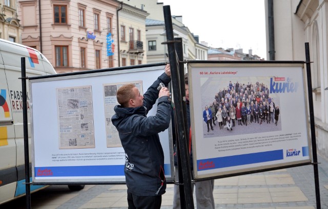 Wystawa stoi już przed ratuszem na pl. Łokietka. Zapraszamy więc na krótką sentymentalną wyprawę po historii „Kuriera Lubelskiego”, tak nierozerwalnie związanej z historią miasta