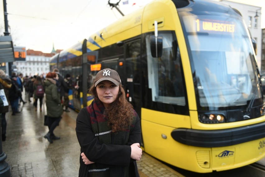 „Stul pysk, gąsko” – tak miał odezwać się miejski kontroler biletów w MZK do studentki, która ujęła się za pasażerami obcokrajowcami