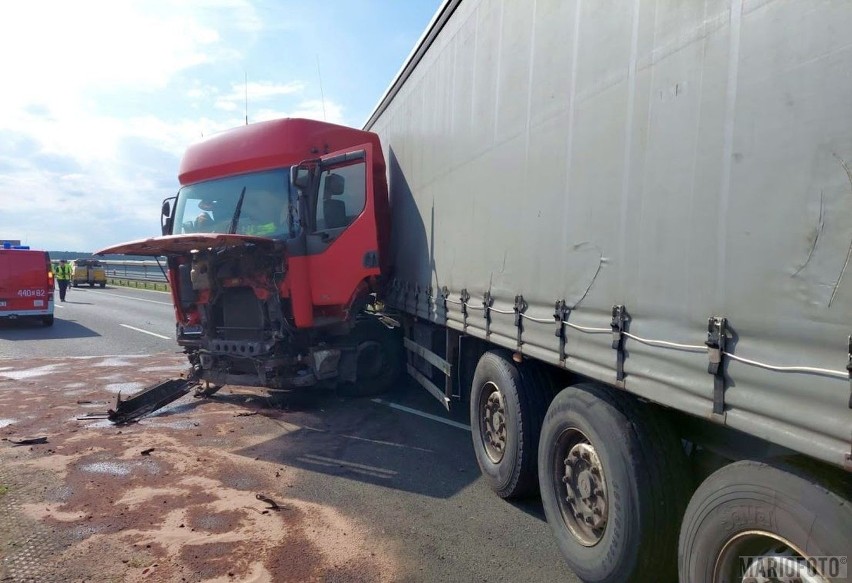 Dwa wypadki na autostradzie A4. Volkswagen zderzył się z...