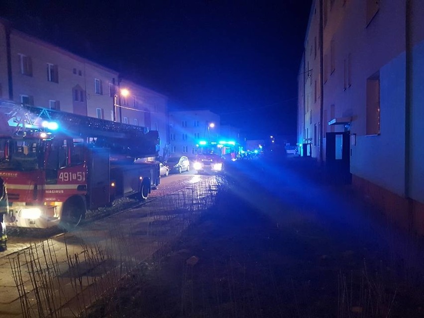 Pożar w bloku w Starachowicach. Do szpitala trafiła poparzona kobieta
