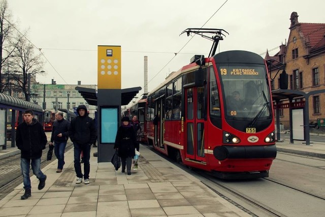 Centrum przesiadkowe w Chorzowie to zintegrowany system przystanków autobusowo – tramwajowych, który powstaje w rejonie estakady. Składa się w trzech przystanków tramwajowych i po jednym stanowisku autobusowym oraz autobusowo – tramwajowym. Koszt budowy wynosi ponad 20 milionów złotych. To inwestycja realizowana przez Tramwaje Śląskie oraz Urząd Miasta w Chorzowie. 
