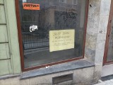 MY TU CIĄGLE JESTEŚMY - krzyczą lokalni sprzedawcy z ul. Bytomskiej w Mysłowicach. Remont centrum doprowadza ich do ruiny