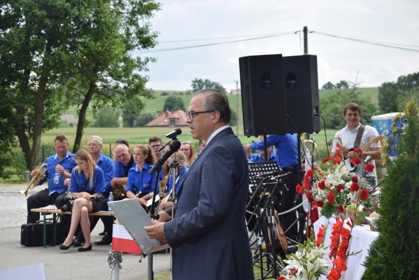 Mieszkańcy uhonorowali 11 chłopów z Masłomiącej zamordowanych w obozie Gross-Rosen [ZDJĘCIA]