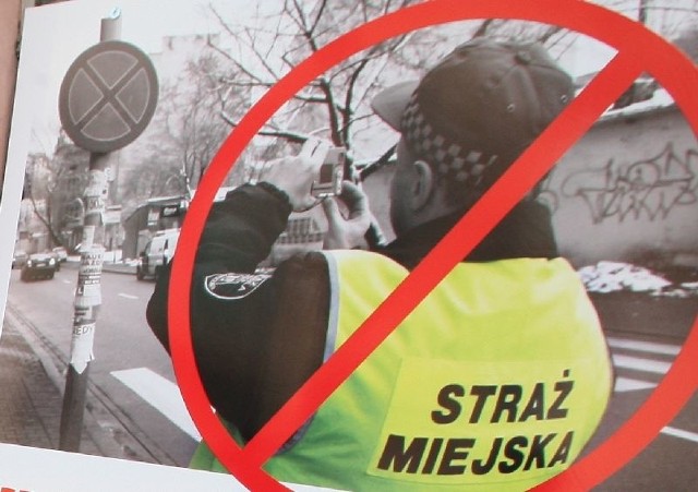 Plakat akcji kieleckich stowarzyszeń, które domagają się likwidacji Straży Miejskiej.