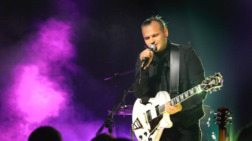 Kowalonek to były wokalista kultowego zespołu Myslovitz.