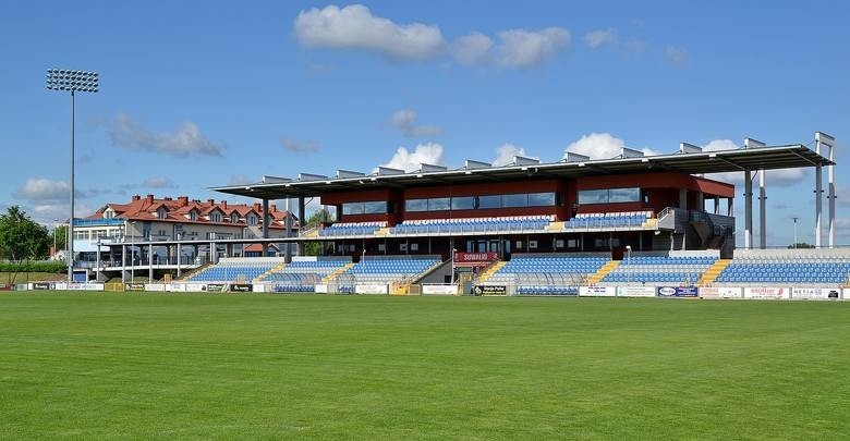 Stadion miejski w Suwałkach. Tam grają piłkarze...