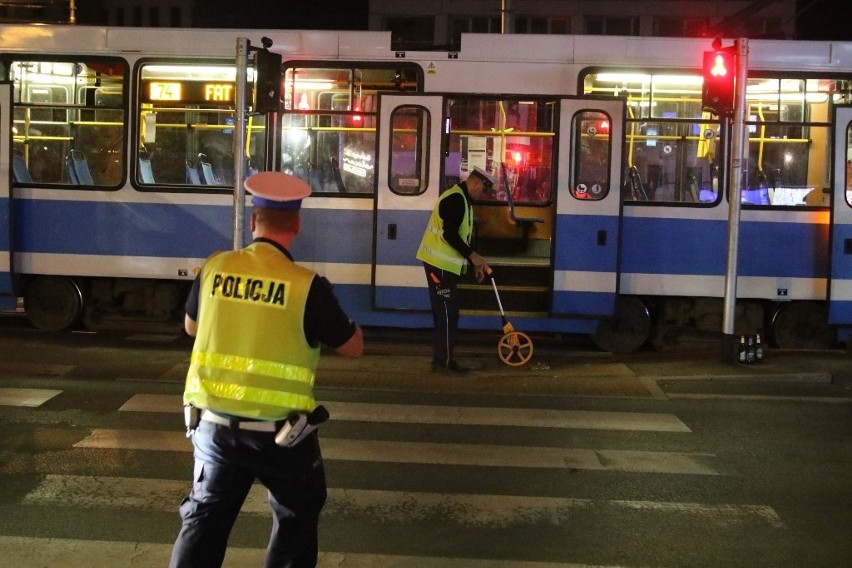 Wypadek przy ulicy Drobnera we Wrocławiu. Tramwaj potrącił...