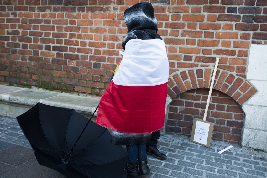 Czarny Protest - kobiety wyszły na ulice Krakowa [ZDJĘCIA, WIDEO]
