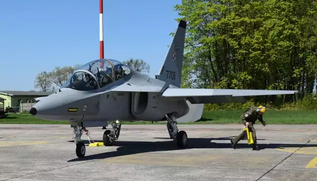 M-346 Bielik to najnowocześniejszy samolot w polskich Siłach Powietrznych. W ramach szkolenia lata również nad Radomiem.