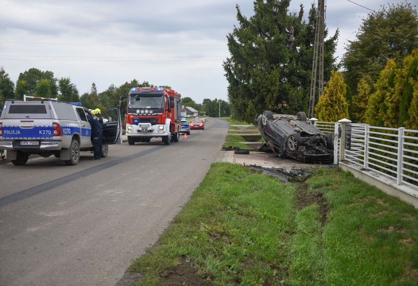 21-latek dachował BMW w Nakle koło Przemyśla. Młody kierowca miał 2 promile alkoholu w organizmie 