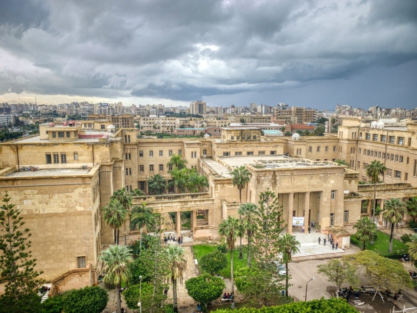 Współczesna Aleksandria to tętniące życiem egipskie miasto....
