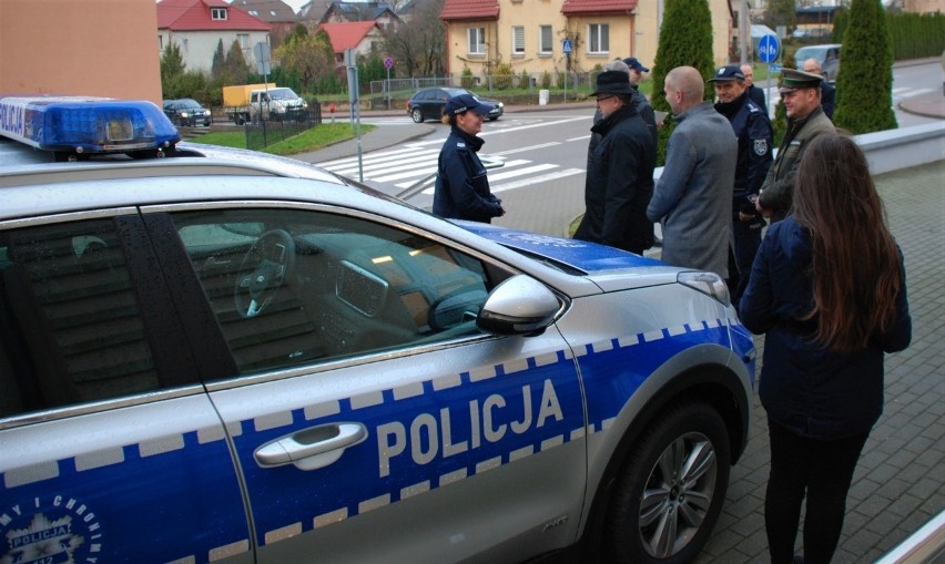 Funkcjonariusze z Komendy Powiatowej Policji w Bytowie...