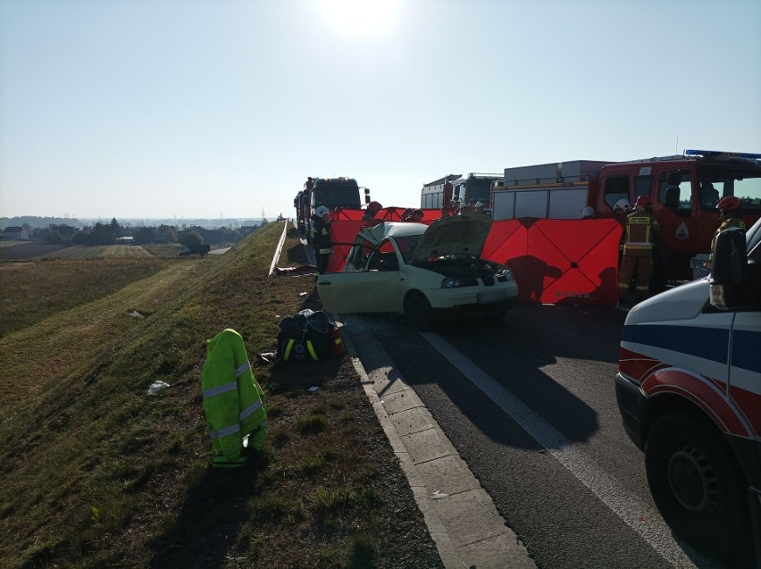 W czwartek doszło do wypadku z udziałem tira i samochodu...