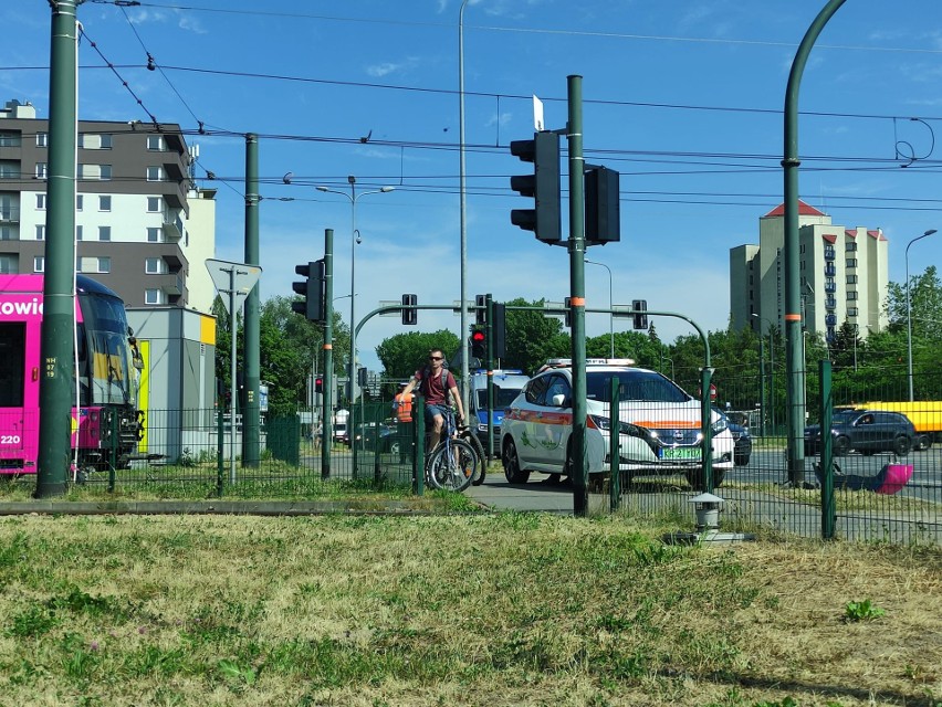 Zderzenie autobusu z tramwajem na rondzie Czyżyńskim