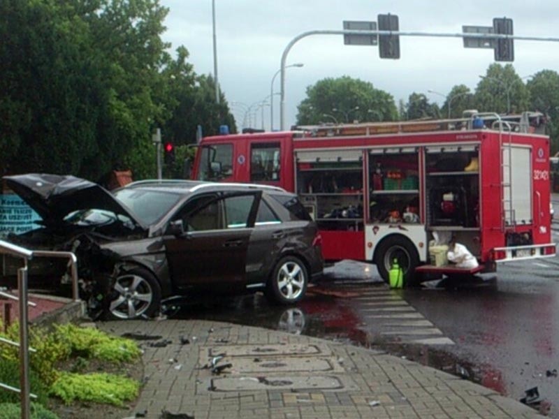 Wypadek na ul. Lwowskiej w Rzeszowie. Trzy osoby trafiły do szpitala 