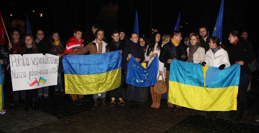W niedzielę w Lublinie prawie sto osób protestowało na pl....
