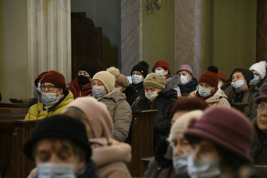 Światowy Dzień Chorego w Kielcach. Biskup Marian Florczyk przewodniczył mszy świętej w kościele świętego Wojciecha. Zobacz zdjęcia i wideo