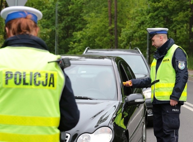Policjanci sprawdzali trzeźwość kierowców jadących ulicami: Jagodową, Pileckiego i Nową.