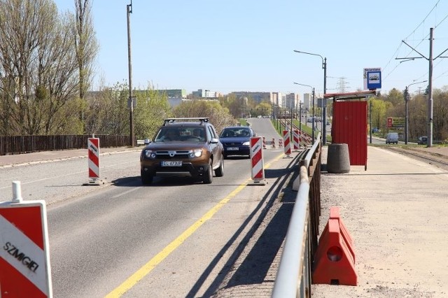 Wiadukt na ul. Przybyszewskiego jest  w tak złym stanie, że od 1 lipca nie będą nim jeździć nim autobusy. Wynika to z ostatniej ekspertyzy, która do końca roku zaleca też likwidację ruchu samochodowego.Czytaj, zobacz zdjęcia na kolejnych slajdach