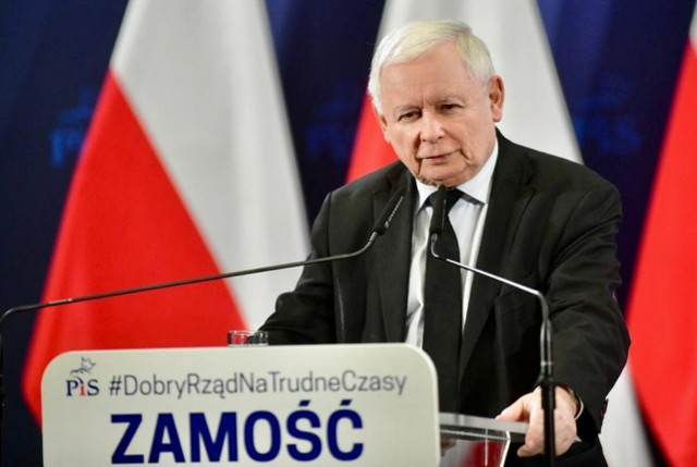Jarosław Kaczyński w Zamościu: Opozycja uważa, że nasi zwolennicy mogą pójść na wybory i zagłosować na nas, ale nie możemy wygrać wyborów, bo jeżeli to się dzieje, to mówią o braku demokracji. To, co robi PO to jest zapowiedź powrotu do komunizmu.