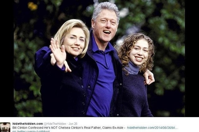 Hillary i Bill Clintonowie z córką, Chelsea (fot. screen z Twitter.com)