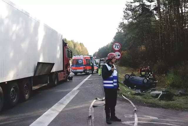 Do poważnego wypadku doszło w Sienicznie. Na drodze zderzył się tir z samochodem osobowym