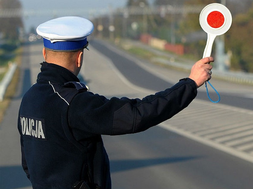 Uwaga na drogach! Policjanci rozpoczęli akcję "Bezpieczny weekend"