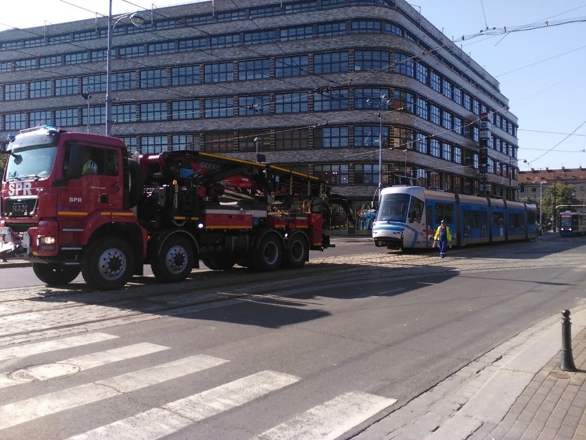 Tramwaje nie jeździły Piłsudskiego w kierunku pl. Legionów (ZDJĘCIA)