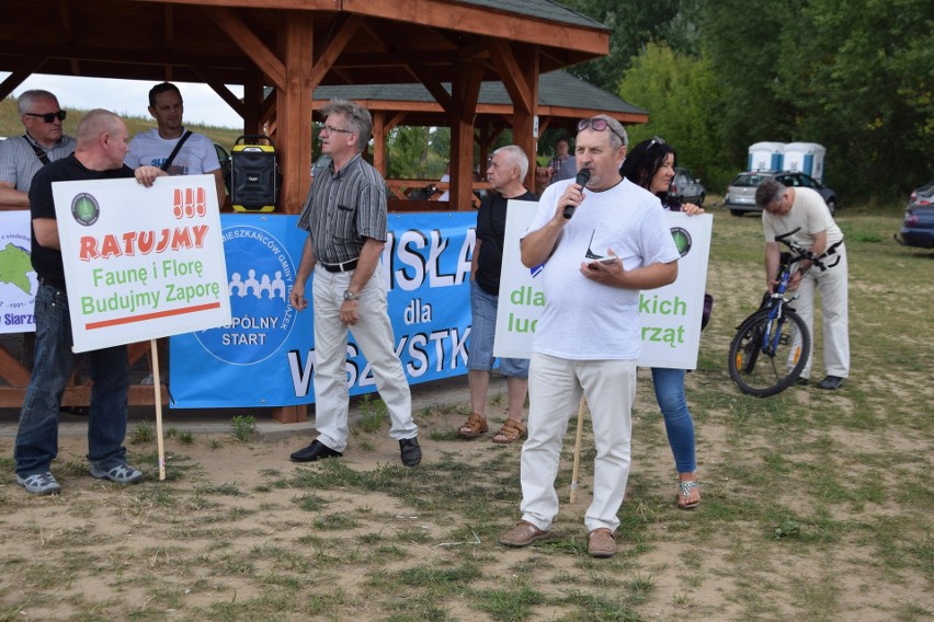 Na ciechocińskiej plaży protestowali wobec budowy zapory w Siarzewie [zdjęcia]