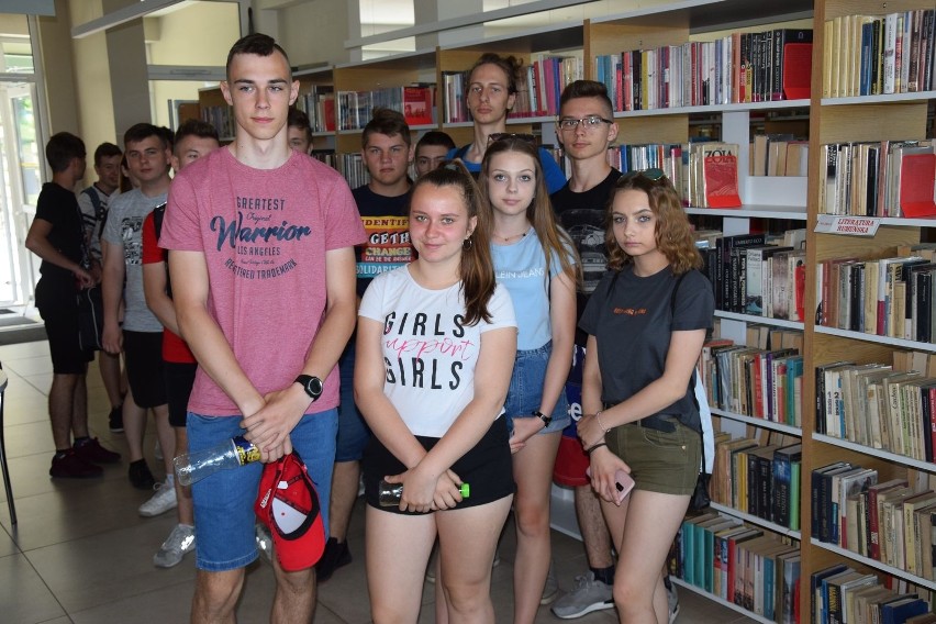 W Radziejowie też działa się historia - uczniom z Kruszwicy opowiedział o niej Krzysztof Wątrobicz z radziejowskiej biblioteki