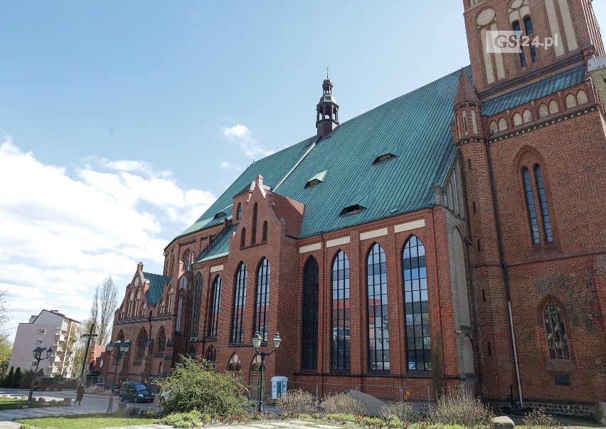 Pisarz Jacek Dehnel wyśmiewa renowację katedry w Szczecinie. Internauci mu wtórują. ZDJĘCIA